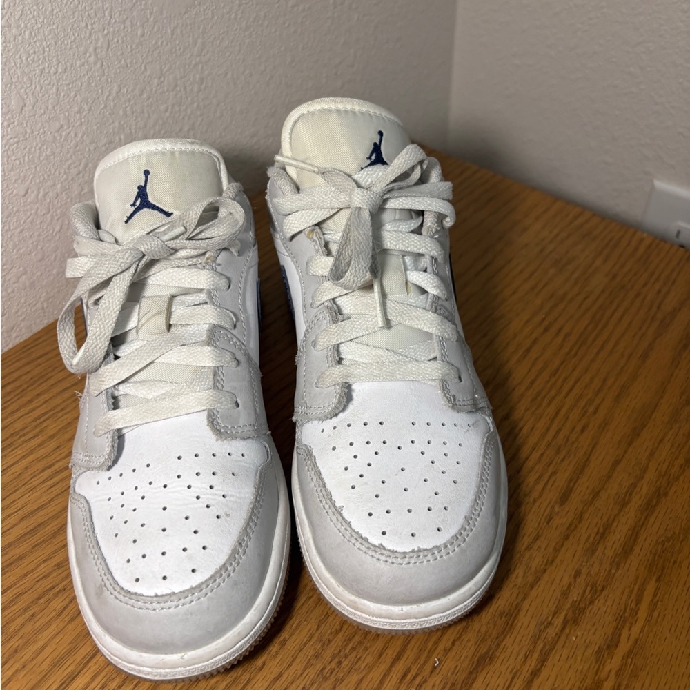 Kids Jordan Jumpman, White and Gray Low-Top Sneakers with Navy